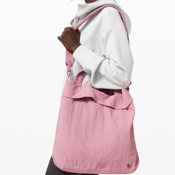 Lululemon 19L on my level bag - Picture 2 of 5